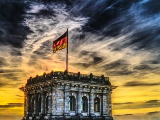 Bild Bundestag mit Fahne